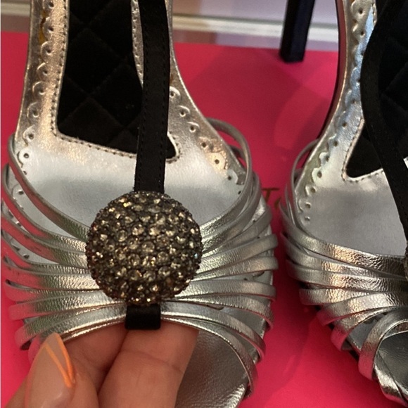 NEW | Betsey Johnson Black and Gold Heels • Size 7.5 - Picture 4 of 4